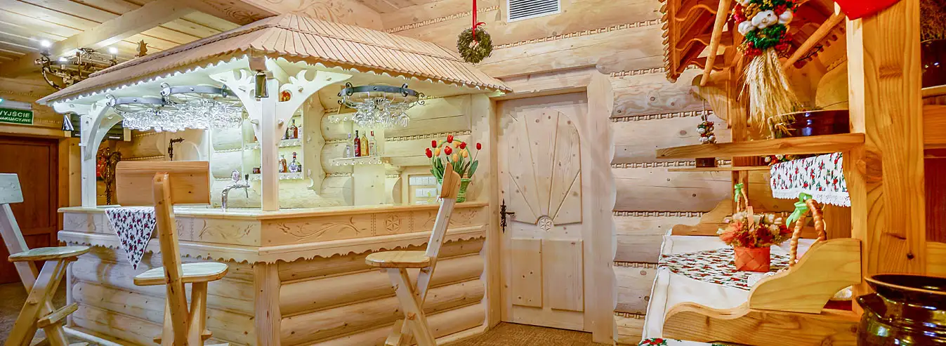 Hotel Białka Tatrzańska Tatry Urlaub in den Bergen Polen - Blick auf die Holzbar