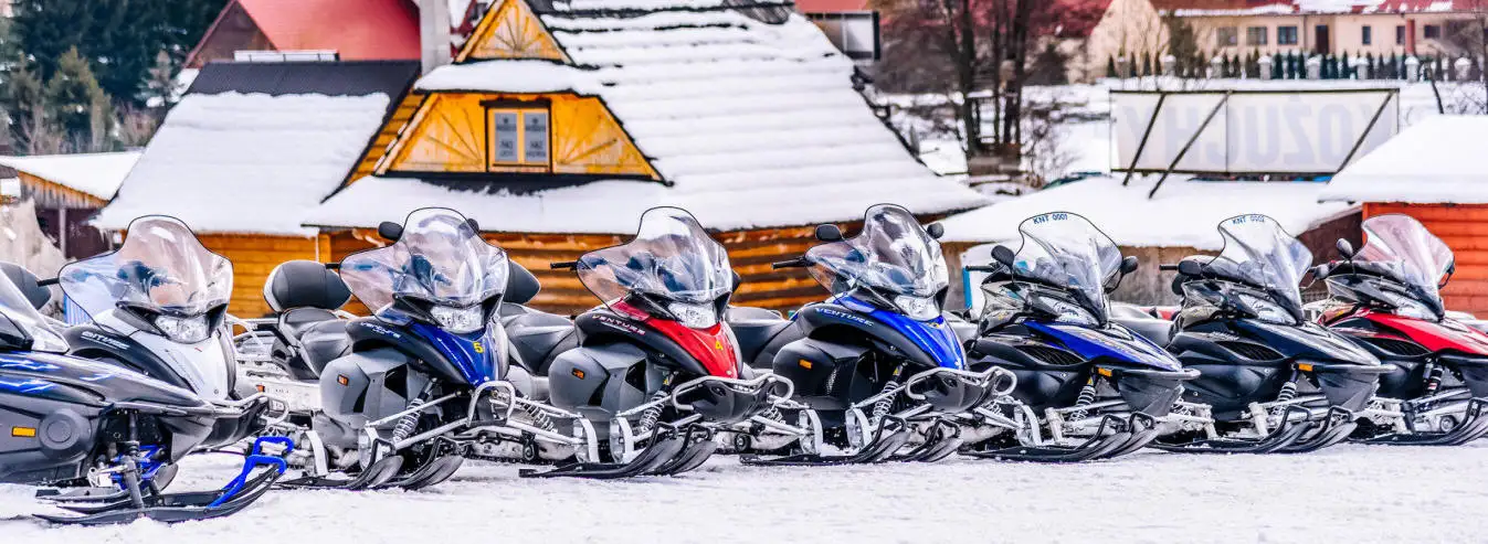 Hotel Białka Tatrzańska Tatry Tatry Urlaub in den Bergen Polen - Foto von Schneemobilen im Schnee