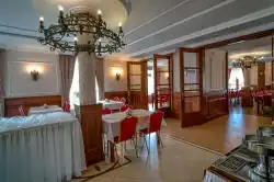 Esszimmer mit Blick auf die Eingänge