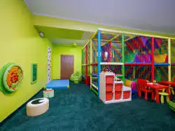 Spielzimmer für Kinder – Hindernisse, Blöcke, Klettern